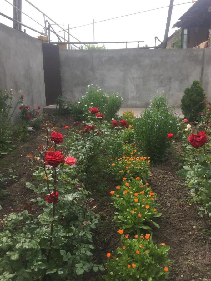Friend'S House Rooms Near Airport Ghukasavan Exterior foto