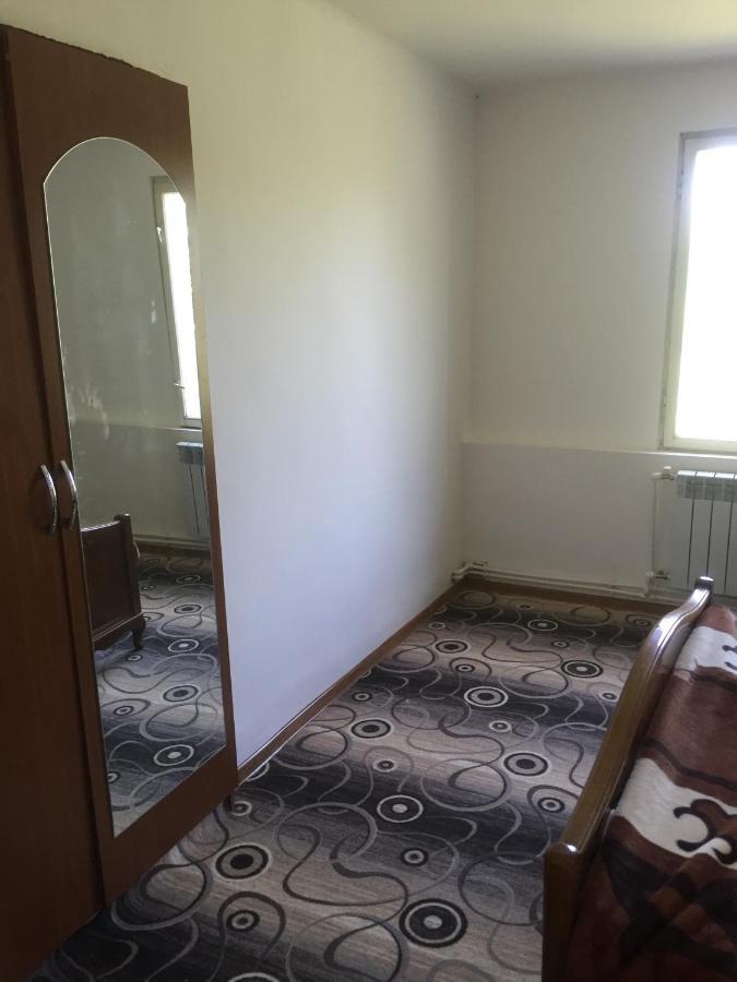 Friend'S House Rooms Near Airport Ghukasavan Exterior foto