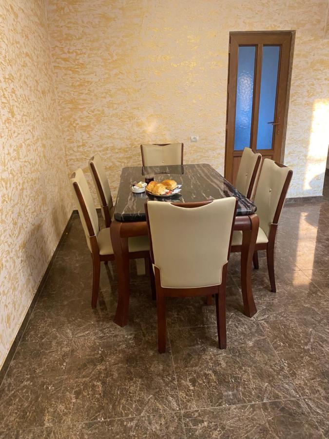 Friend'S House Rooms Near Airport Ghukasavan Exterior foto