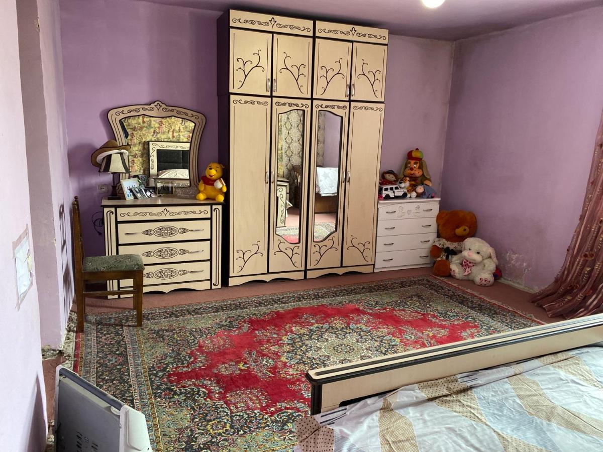 Friend'S House Rooms Near Airport Ghukasavan Exterior foto