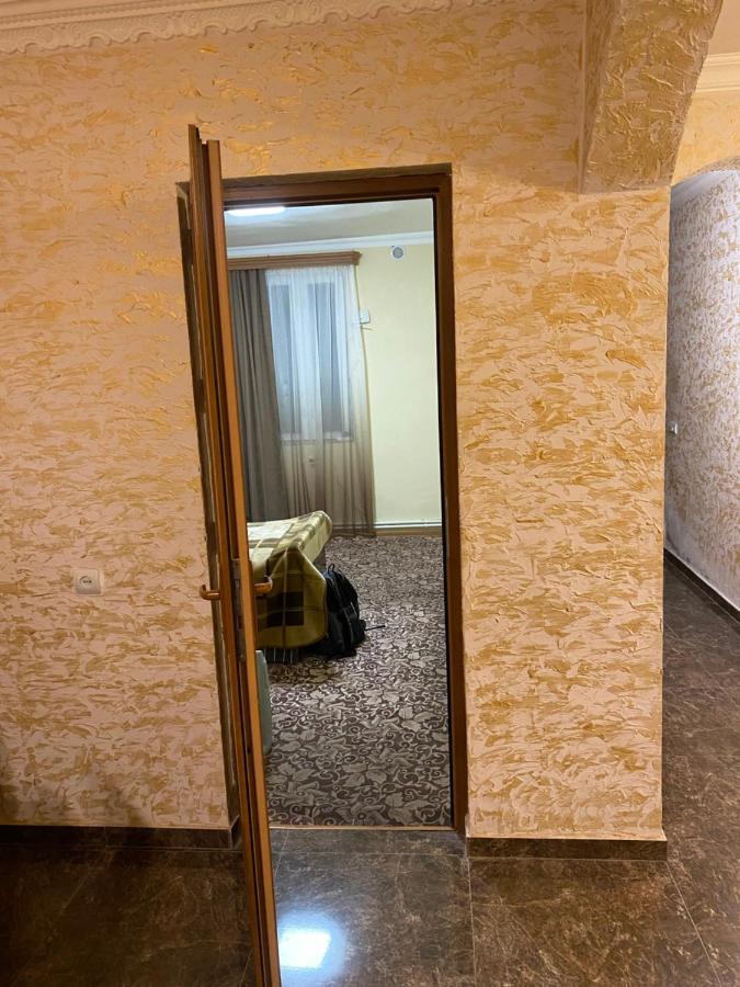 Friend'S House Rooms Near Airport Ghukasavan Exterior foto