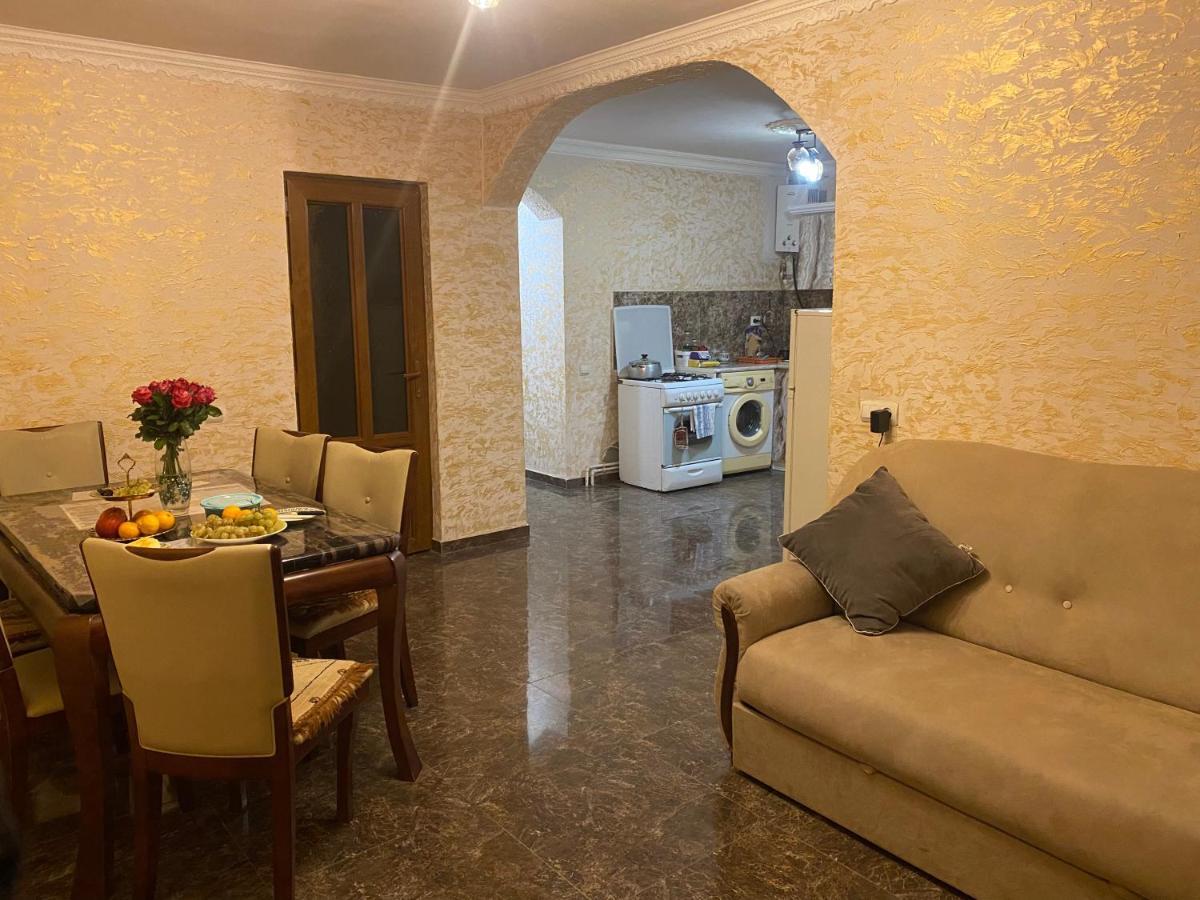 Friend'S House Rooms Near Airport Ghukasavan Exterior foto